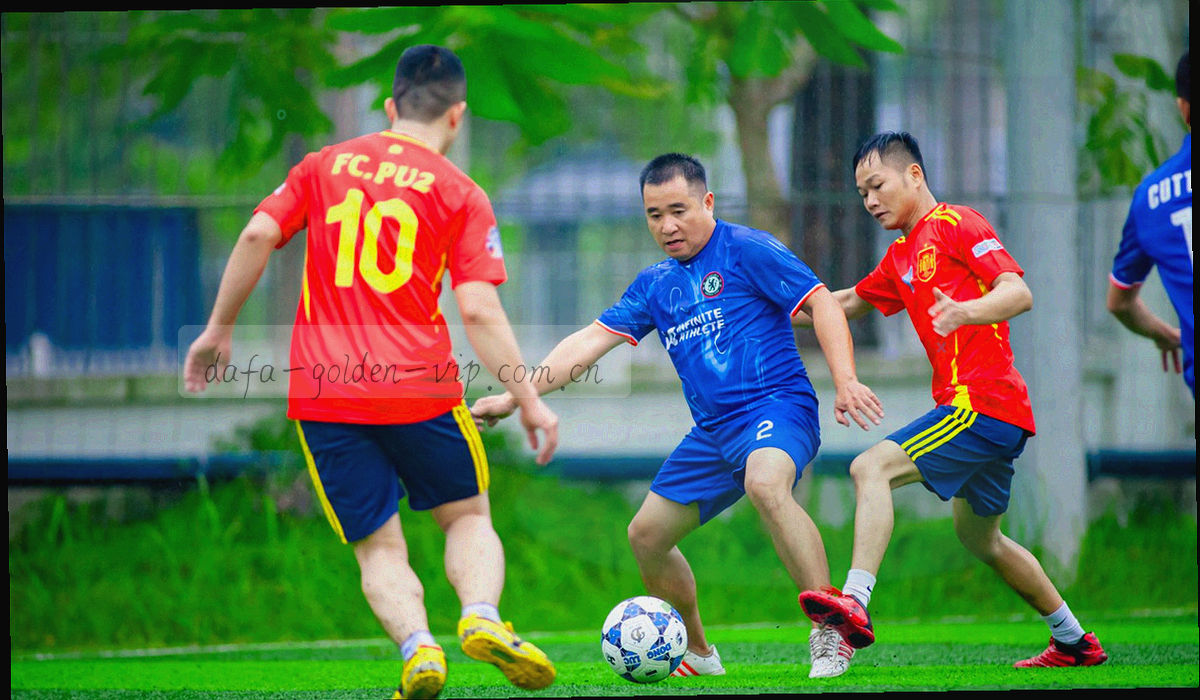 成排档案抽屉的侧面透视图，把手重复排列，色调低饱和偏暗